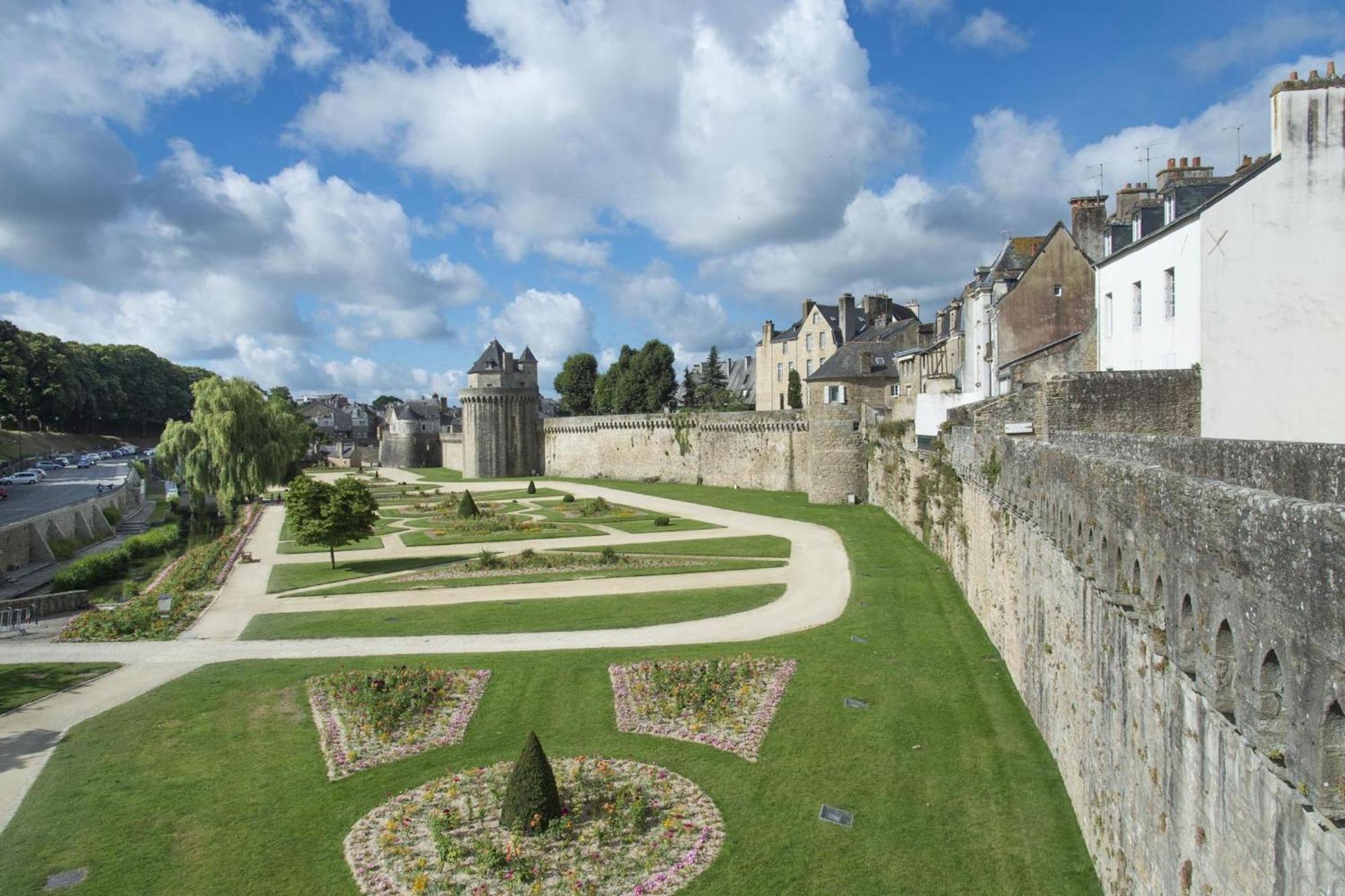 Appartement Neuf Rdc Avec Terrasse A Vannes Centre ภายนอก รูปภาพ